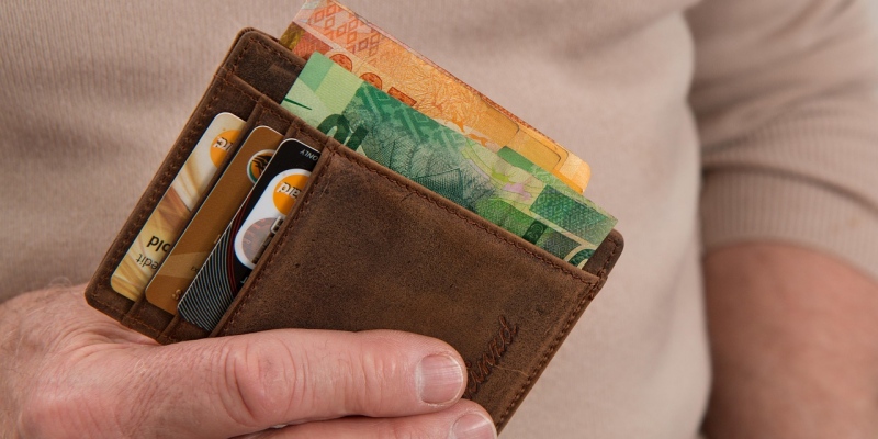 Perbedaan kartu Kredit dan Debit
