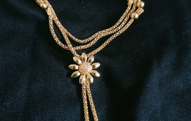 pilih emas perhiasan atau emas batangan