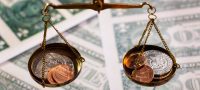 perbedaan kebijakan fiskal dan moneter
